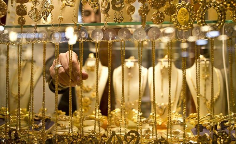الذهب يهبط مع صعود الدولار والأسهم الأوروبية