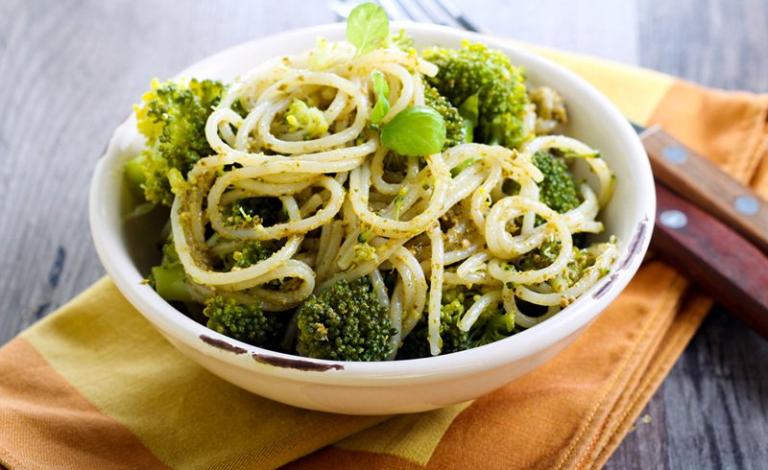 Lemon-spaghetti-with-tuna--broccoli