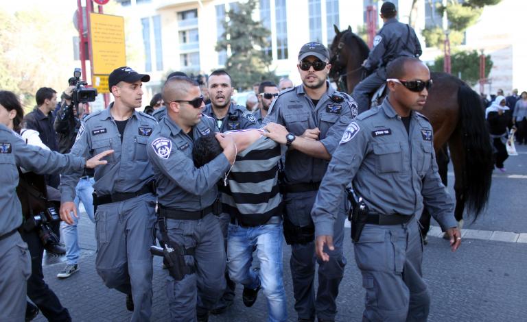 الاحتلال يعتقل المواطن يوسف مخيمر من مخيم شعفاط، وسط ‏القدس المحتلة