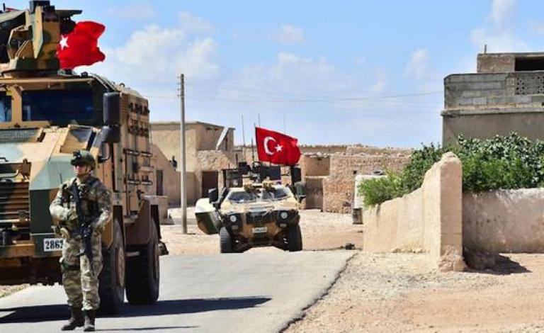 تركيا ترسل تعزيزات عسكرية إلى الحدود مع سوريا