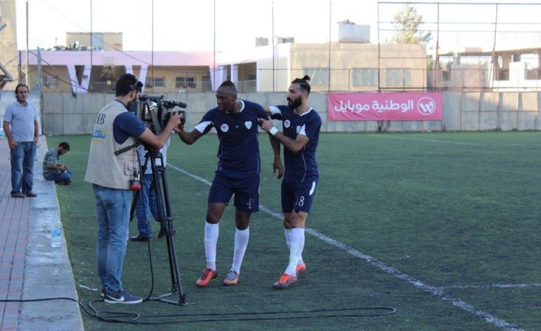 القناص الأسمر يتربع منفردا على صدارة الهدافين