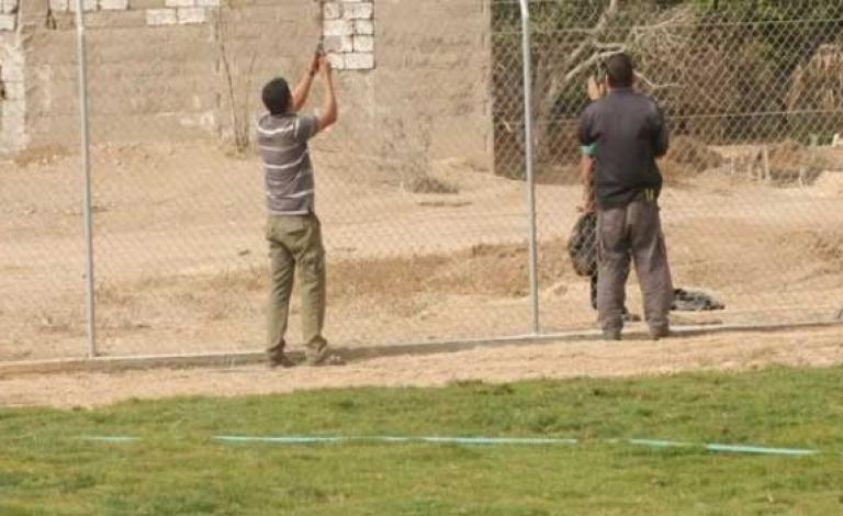 البدء بصب قواعد مدرجات الملعب البلدي بالنصيرات