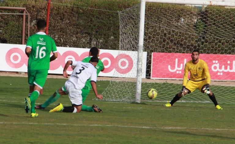فجر فريق الهلال، صاحب المركز قبل الأخير في دوري الوطنية موبايل لأندية الدرجة الممتازة في قطاع غزة مفاجأة من العيار الثقيل، عندما هزم الصداقة المتصدر، بهدفين لهدف، في اللقاء الذي أقيم اليوم على ملب اليرموك لحساب الجولة العاشرة.  وحافظ الصداقة على الصدارة ب