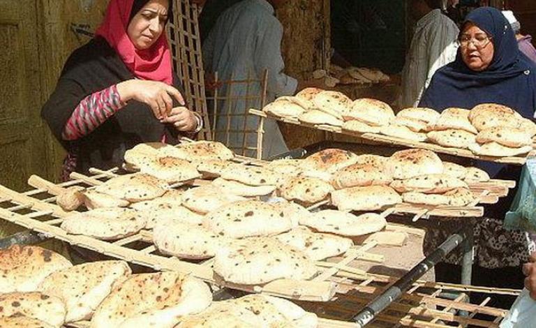 مصر: التوقف عن دعم الدقيق وتقليص واردات القمح 10%