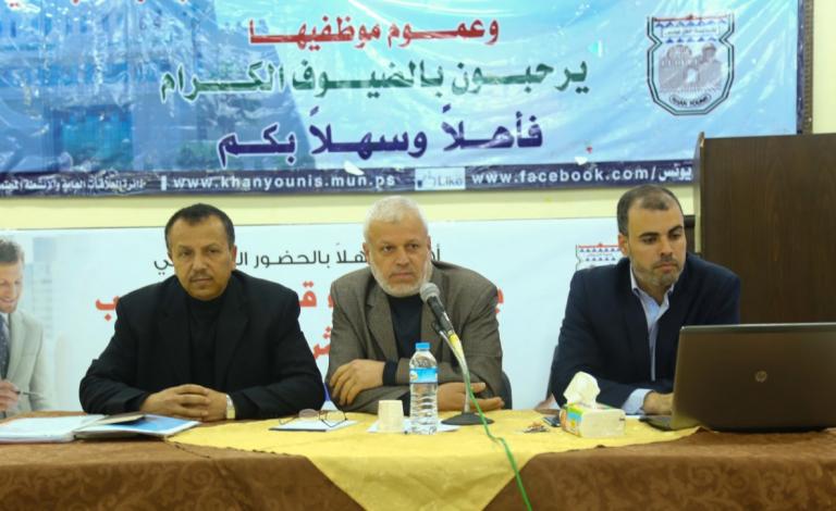 بلدية خان يونس تنظم دورة تدريبية لموظفي المفتش الميداني بي