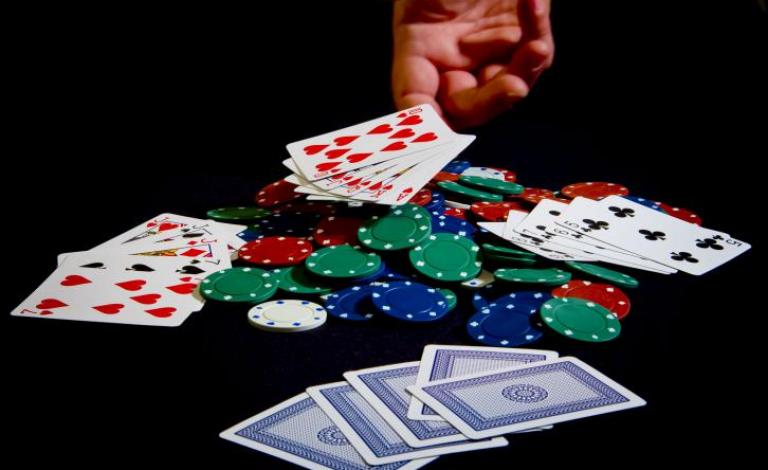 الشرطة تقبض على 8 أشخاص يلعبون القمار في جنين