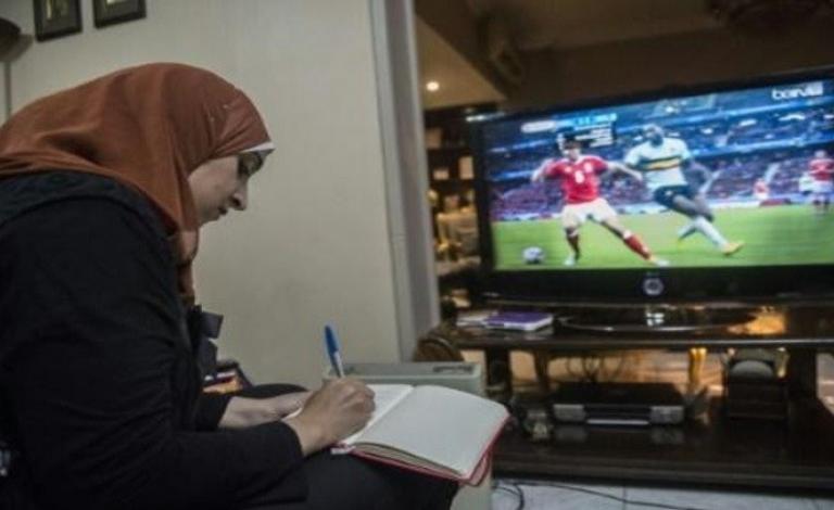 طبيبة أسنان مصرية تحترف تحليل المباريات