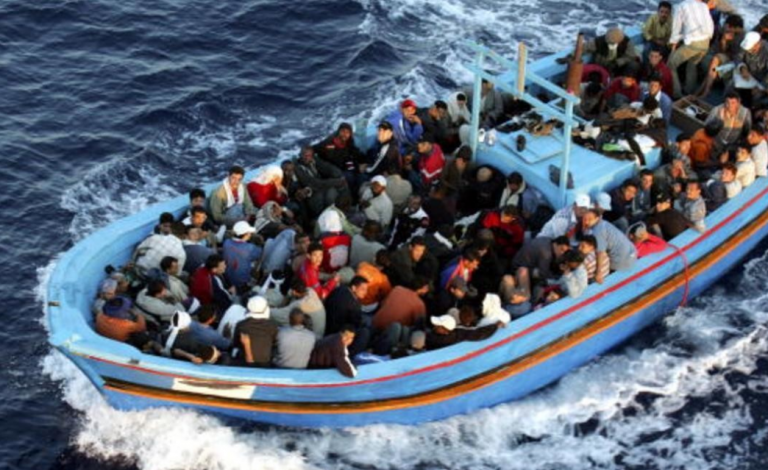 إنقاذ آلاف المهاجرين في المتوسط قبالة ليبيا