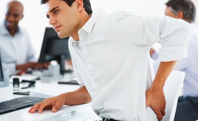 4 عادات ضارة تسبب آلام الظهر وسبل تجنبها
