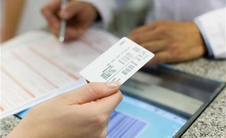 قطامي يؤكد حرص الحكومة على تحسين الخدمات للفئات المهمشة