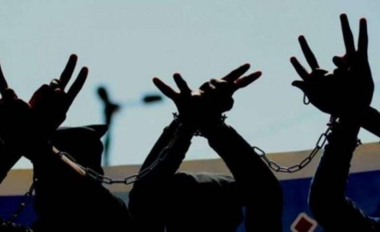 أسرى فلسطين: خلال أغسطس 450 حالة اعتقال بينهم 65 طفلاً و15 امرأة 