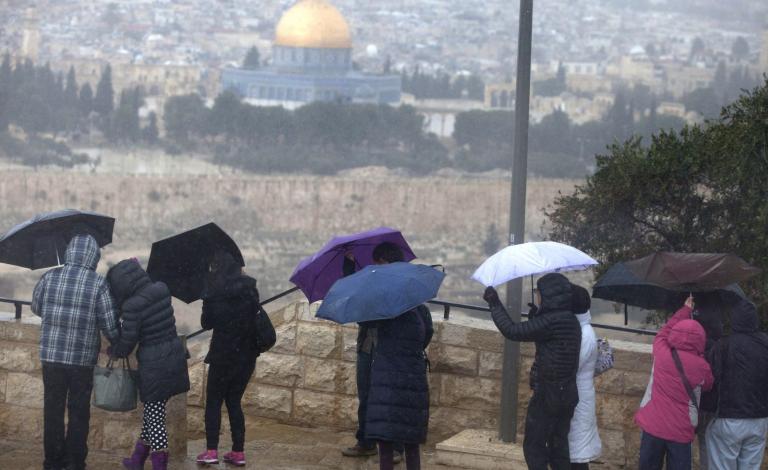 قال الرّاصد الجوي أيمن المصري، أن منخفضًا جويًا قادمًا خلال الساعات القادمة نحو فلسطين، وأن المنخفض يتشكل الآن في جزيرة قبرص.  وبيّن خلال حديثـه، لـ