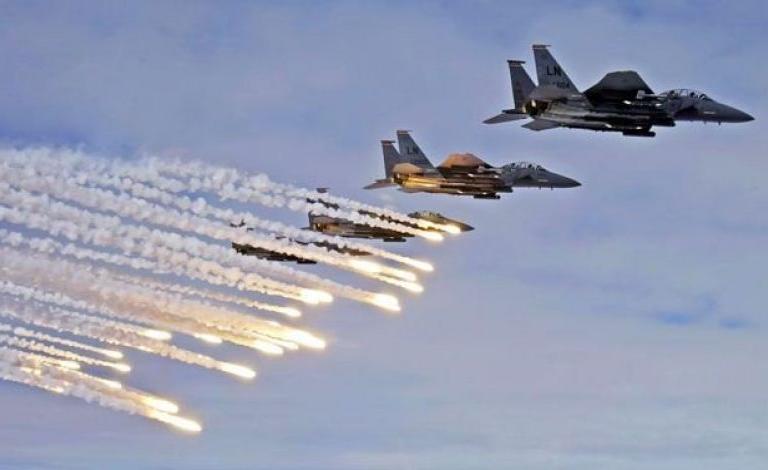 شنت طائرات الاحتلال الإسرائيلي، صباح اليوم الأربعاء، عدة غارات وهميّة في عرض بحرِ غزة. وسمع المواطنـون أصواتَ انفجارات عنيفة هزّت أرجاء متفرقة من قطاع غزة.  وتنفذ طائرات الاحتلال غارات وهميّة  متفرقـة على قطاع غزّة، في مشهدٍ يعيد ذكريات الحروب المدمّرة ال