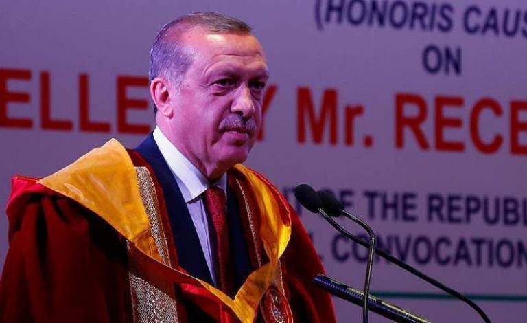 قال الرئيس التركي رجب طيب أردوغان، إن مجلس الأمن الدولي يفتقر للعدالة والهيكلية السليمة مجددا الدعوة لإصلاح بنية الأمم المتحدة.  جاء ذلك في كلمة ألقاها أردوغان اليوم الاثنين، عقب منحه الدكتوراه الفخرية من جامعة ميليا الإسلامية في نيودلهي على هامش زيارته ا