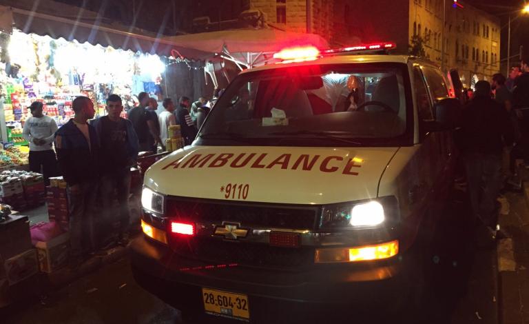 أصيبَ طفل فلسطيني بجراحٍ خطيرةٍ ، بعدما دهسه مستوطن إسرائيلي قرب قرية "النبي إلياس" شرق قلقيلية، مساء اليوم الأحد.  وهرعت الطواقم الطبية إلى المكان لإخلاء المصاب ونقله إلى المستشفى.  وبصورةٍ يومية، يعتدي المستوطنون على الفلسطينيين في الأراضي الفلسطينية، و