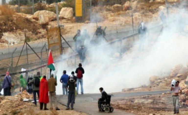 الاحتلال يقمع مسيرة بلعين السلمية الأسبوعية