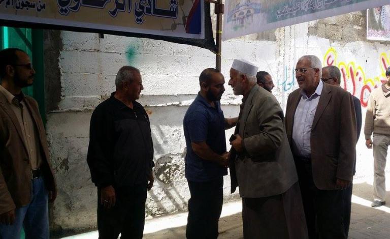 النائب الأسطل يهنئ الأسير المحرر الرخاوي