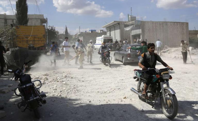 قتلى وجرحى جراء تفجير سيارة مفخخة وسط إدلب