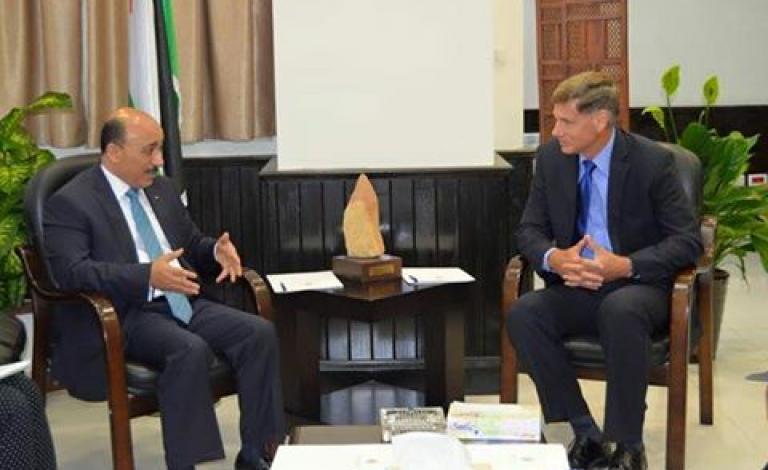 الوزير الحساينة يستقبل المنسق العام للمنحة الامريكية