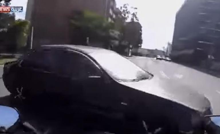 تصادم مخيف بين دراجة وسيارة