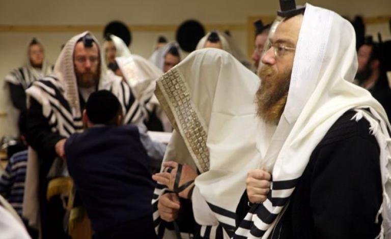 synagogue-orthodox-jew-pray