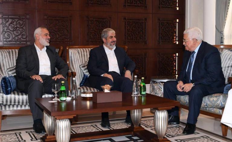 عباس يدعو لتشكيل حكومة وحدة وإجراء الانتخابات