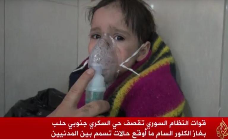 وفاة طفلة واختناق 127 بالكلور في قصف للنظام بحلب