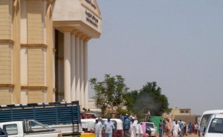 سوداني يطالب بمليارين تعويضا لـ