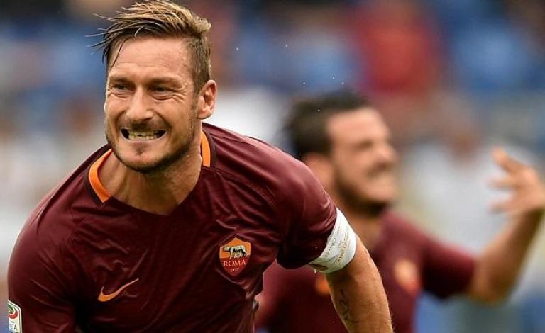 100-172602-totti-stay-roma_700x400