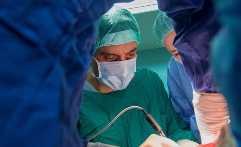 عملية جراحية لطفلة