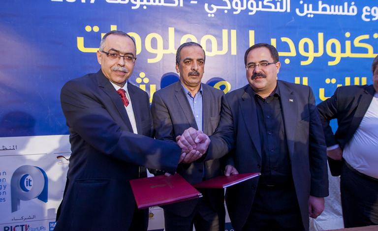 الكلية الجامعية توقع اتفاقية تعاون مع جمعية رجال الأعمال