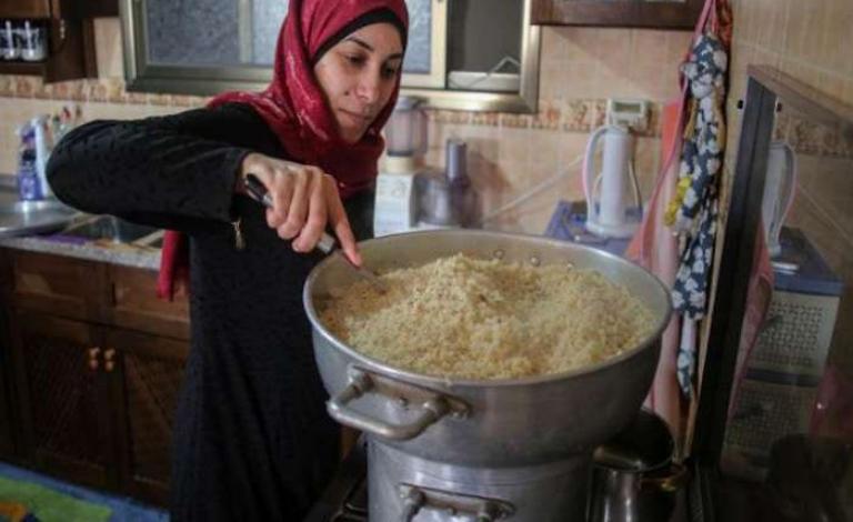 غزية تبيع المحشي والكبة على 