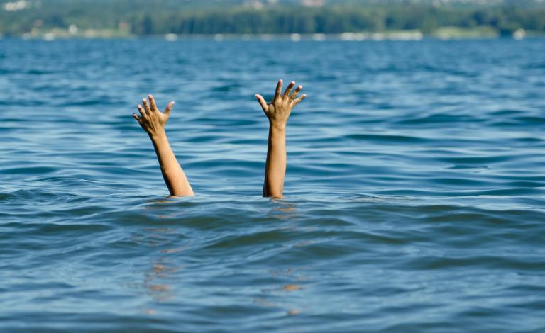 o-DROWNING-facebook