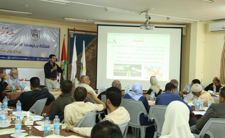 بلدية خان يونس تشرح طبيعة خدماتها للجان الأحياء المنتخبة 