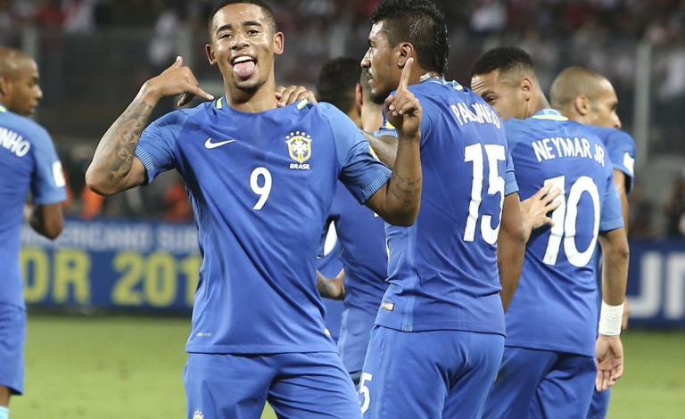 البرازيل تحلّق في الصدارة بثنائية في شباك بيرو