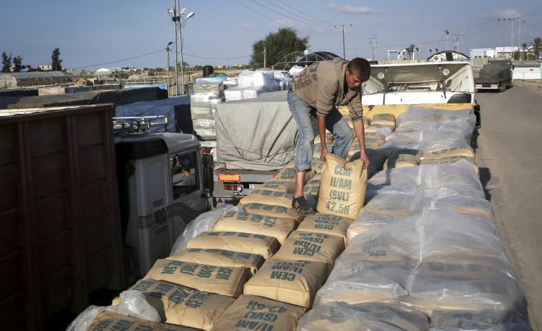 كشف وكيل وزارة الاقتصاد الفلسطينية عماد الباز اليوم الاثنين، عن إجراءات صارمة ستتخذها الوزارة بحق التجار الذين تجاوزوا التسعيرة الرسمية لبيع الإسمنت.