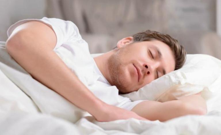 93-084531-8-unhelpful-sleep-myths_700x400