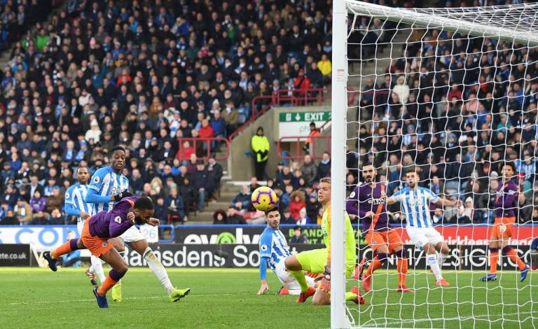 مانشستر سيتي يجتاح هيدرسفيلد بثلاثية نظيفة