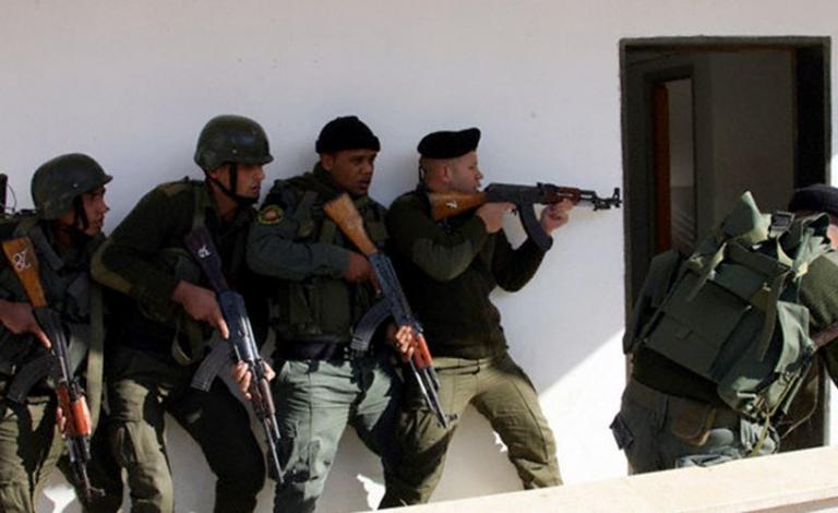 اشتباكات عنيفة بين أجهزة السلطة ومسلحين بنابلس