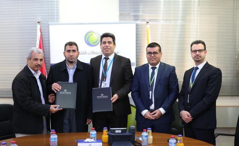 "الاتصالات الفلسطينية" تدعم رابطة الخريجين المعاقين بصرياً بغزة