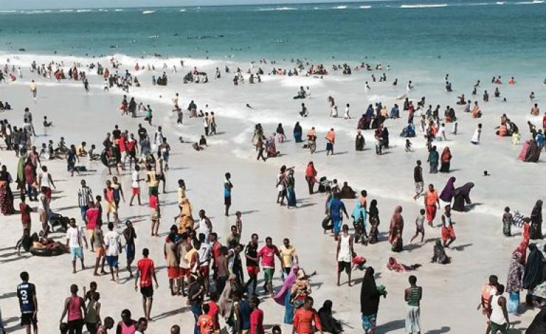 160121174951_somalia_mogadishu_lido_beach_640x360_bbc_nocredit