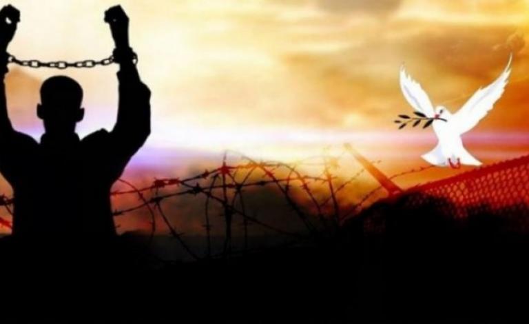3 أسرى محررين يعلنون الاضراب تضامنا مع الأسرى