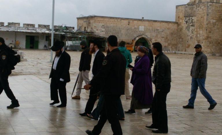 مستوطنون يجرون مراسم عقد قران في المسجد الأقصى