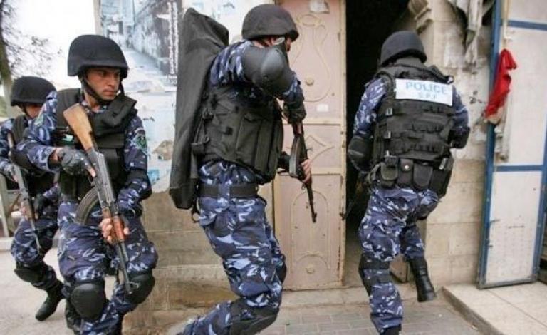 أجهزة السلطة تعتقل 6 من حماس وشقيقان يضربان عن الطعام
