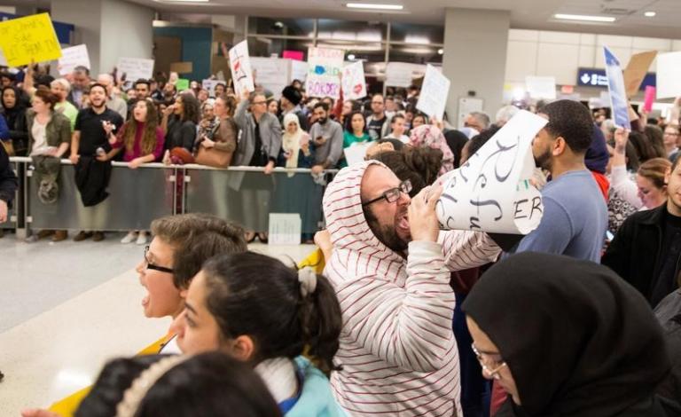 أمريكا تسمح للمسافرين من الدول المحظورة بدخول أراضيها