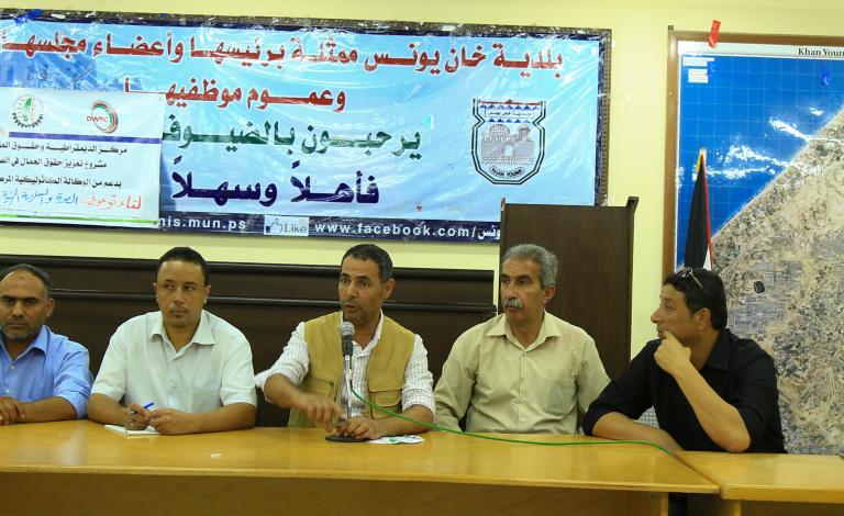 خان يونس: عقد لقاء توعوي حول الصحة والسلامة المهنية لعمال النظافة