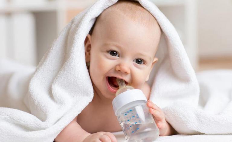 baby_drink_water