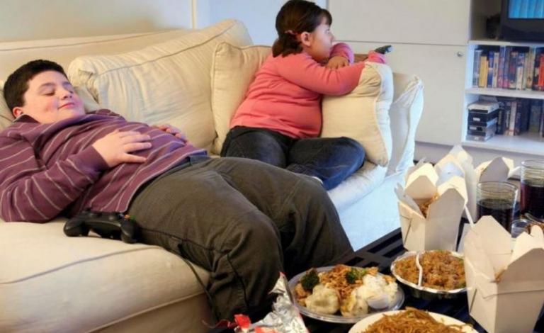 -الحركة وتناول الاطعمة الغير صحية تزيد عدد السمنة سنويا 