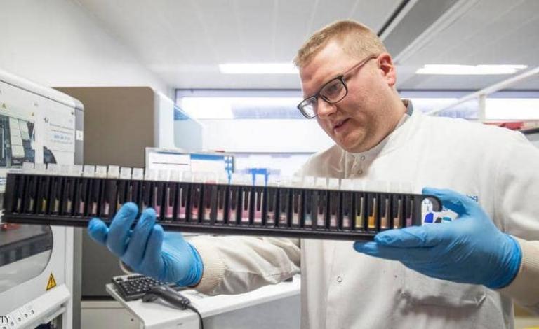 متى سيتمكن العلماء من تطوير لقاح لوباء كورونا؟