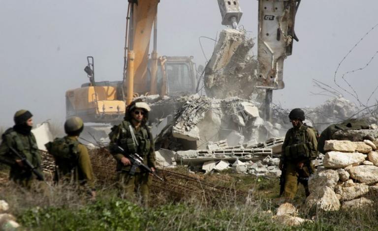 الاحتلال يوزع أوامر هدم ويصور مباني ومحال في سلوان